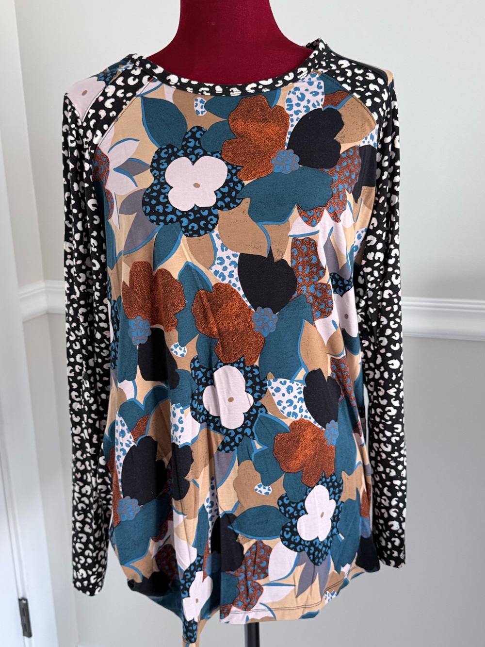 LOGO women’s rayon 230 mixed pattern print top 1X
